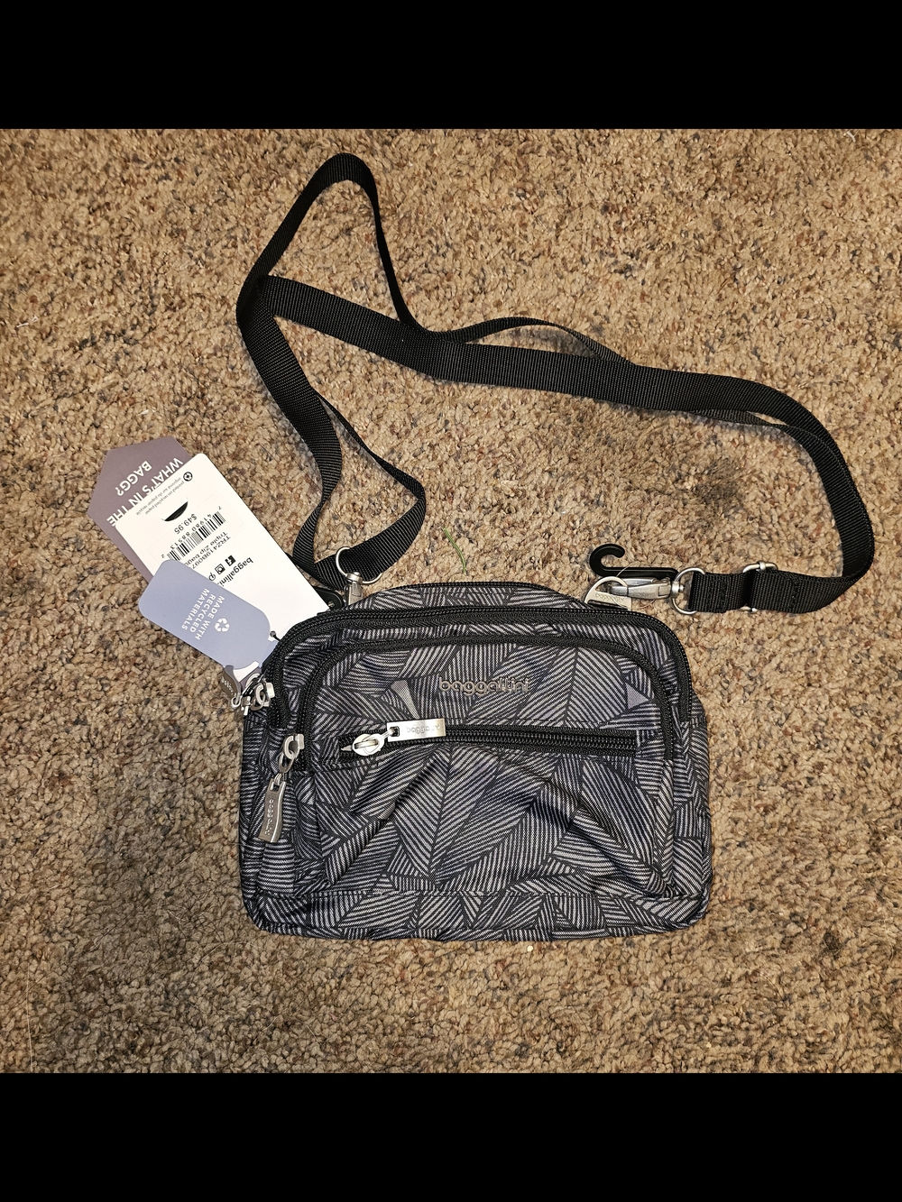 Baggallini Black and White Geometric Leaf Crossbody